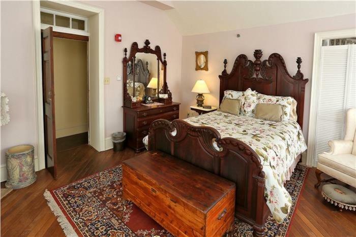 The Doctor'S Inn Кейп-Мэй-Корт-Хаус Экстерьер фото